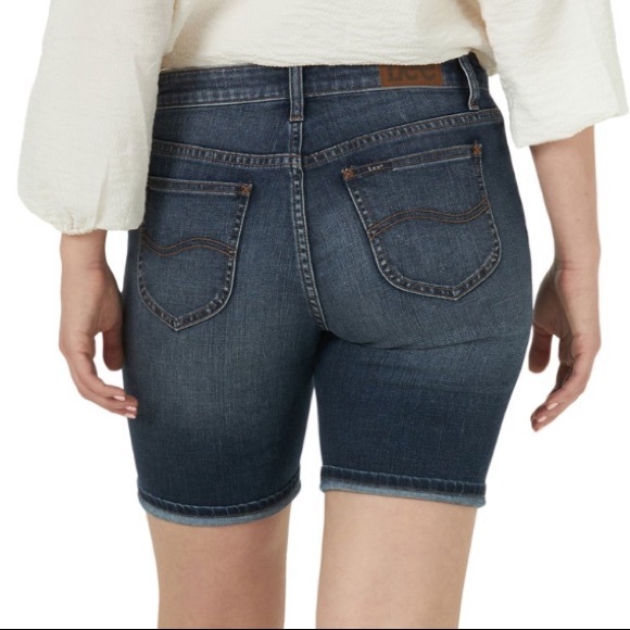 Lee size 22 dark blue “Influx” mid-rise 9” inseam regular fit cuffed jean shorts - Picture 2 of 12